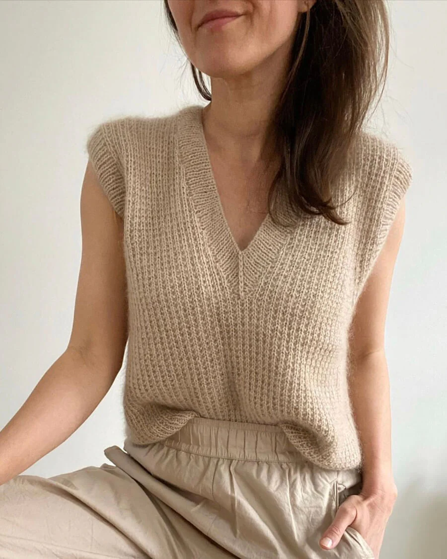 Friday Slipover V-neck - Image 4